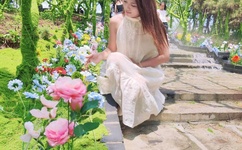 扒开双腿被两个男人玩弄漫画